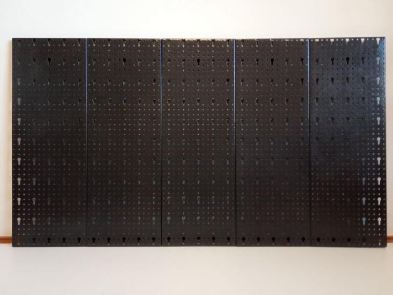 Płyta perforowana czarna 225x630x15 mm. (szerokość x wysokość x głębokość-rant) (3)