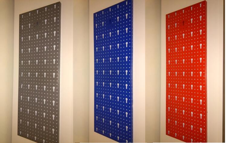Płyta perforowana czerwona 225x630x15 mm. (szerokość x wysokość x głębokość-rant) (3)