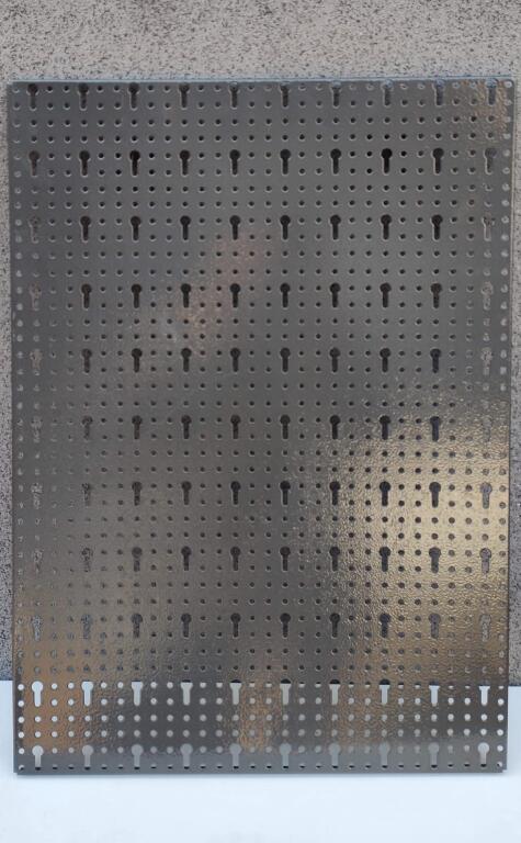 Płyta perforowana czarna 450x630x15 mm. (szerokość x wysokość x głębokość-rant) (10)